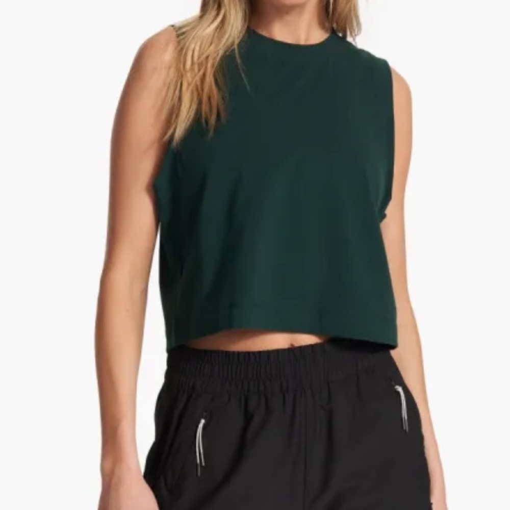 Vuori Feather Crop Tank